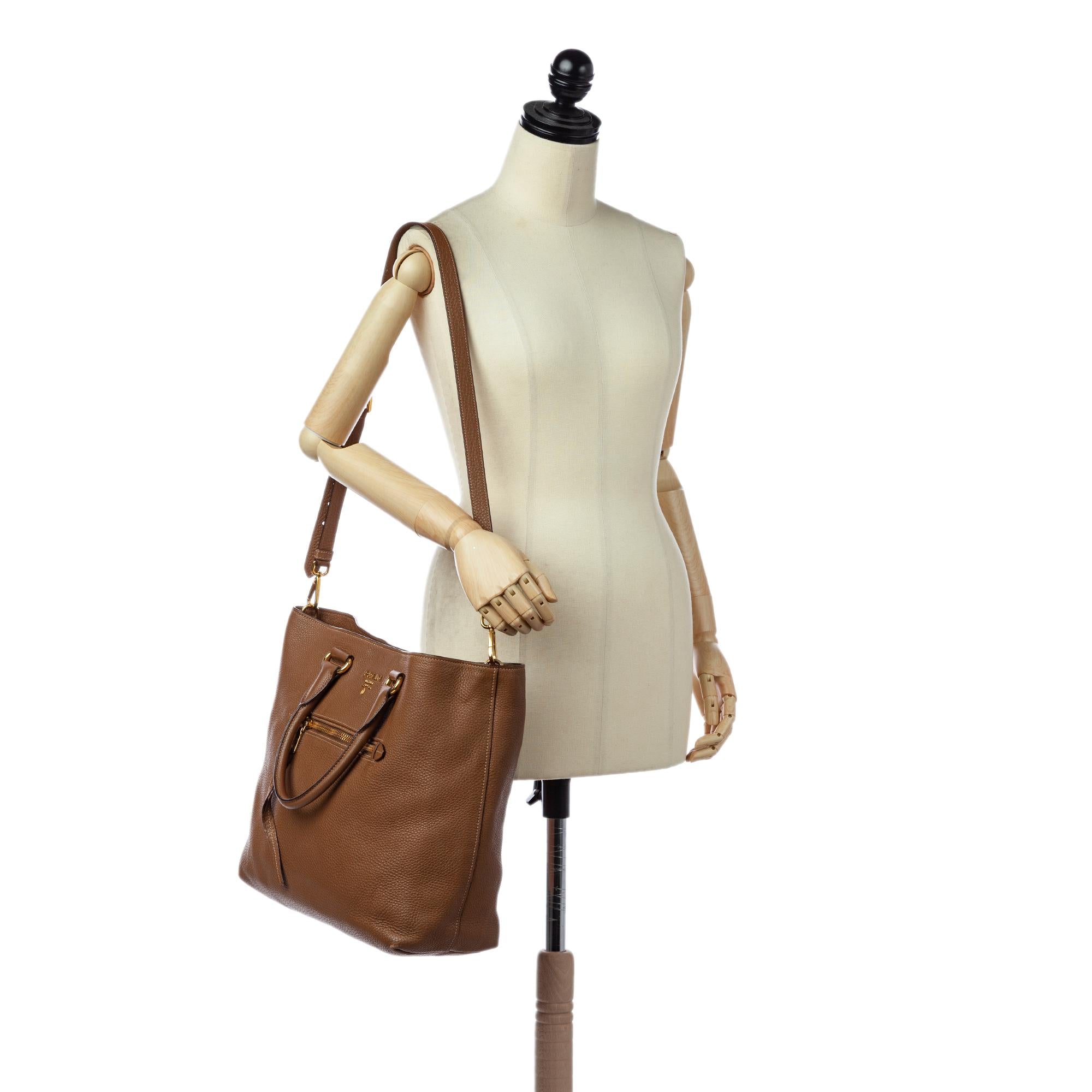 Prada Vitello Daino Tote (SHG-26374)