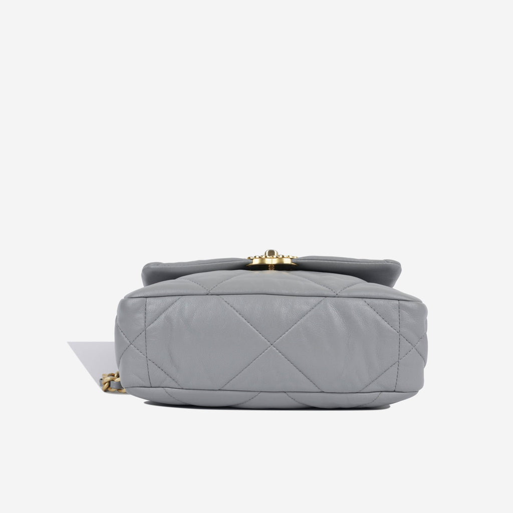 Chanel 19 - Small