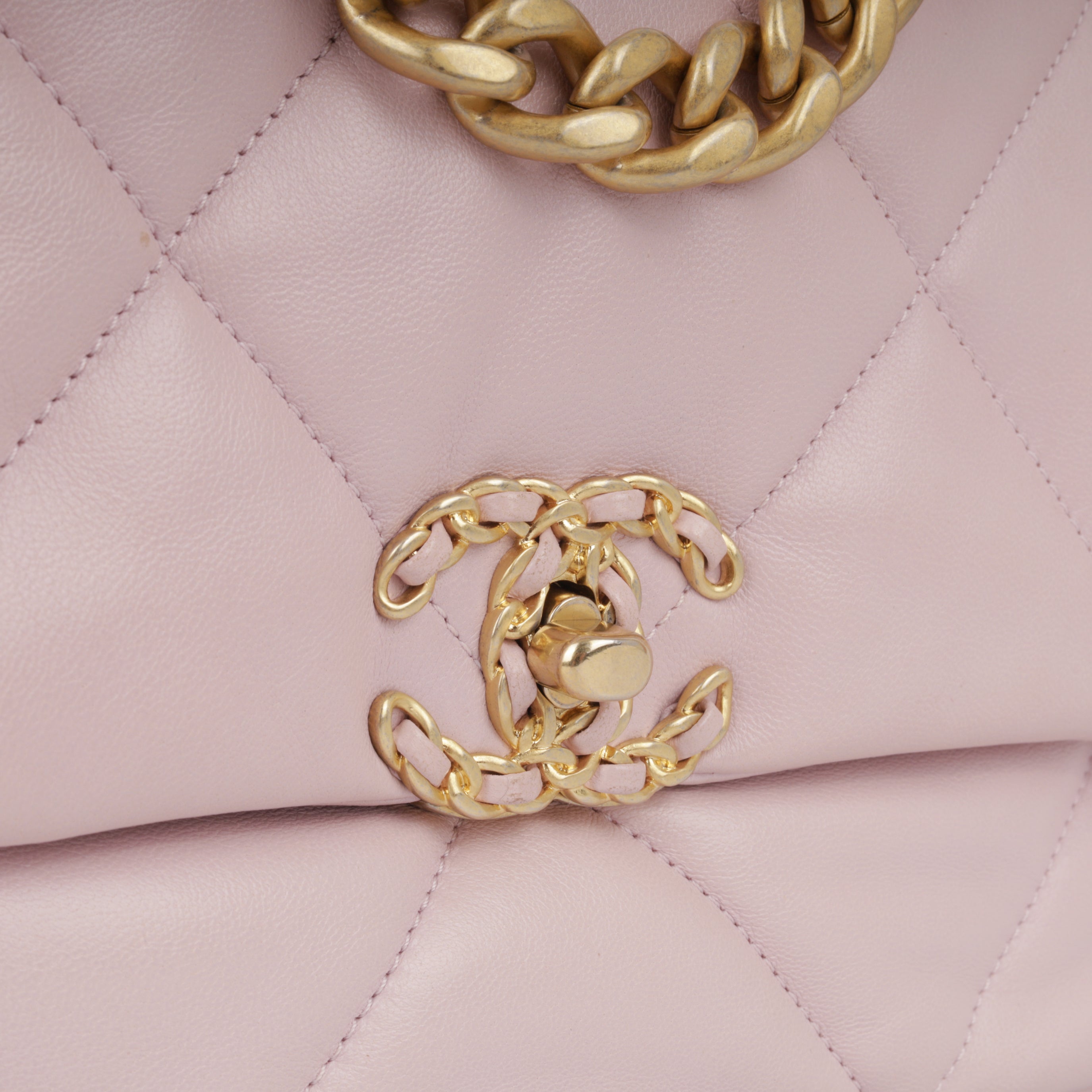 Chanel 19 - Small