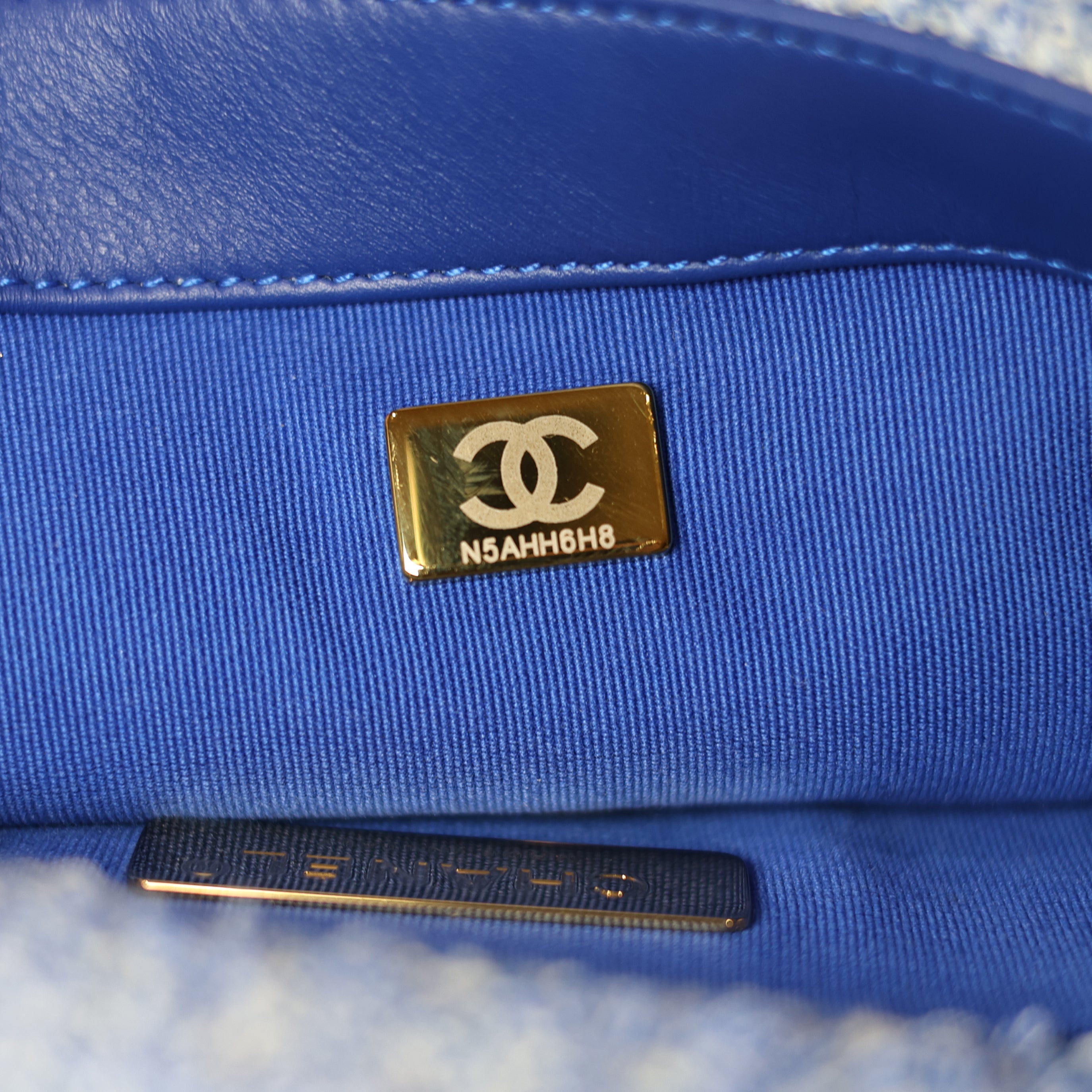 Chanel 19 - Small
