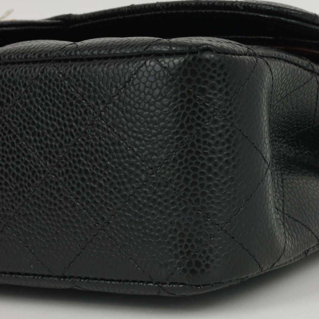 Chanel Medium Classic Flap Black Caviar | Gold Hardware
