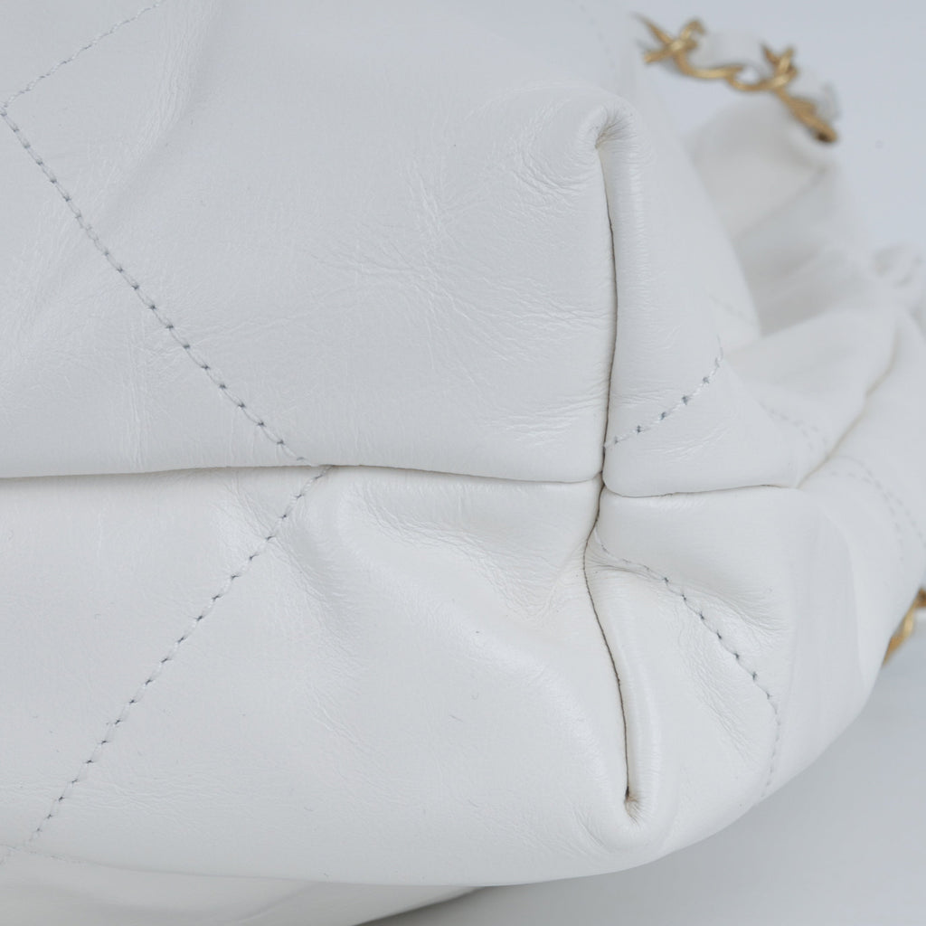 Chanel Medium 22 Hobo - White Shiny Calfskin | Gold Hardware