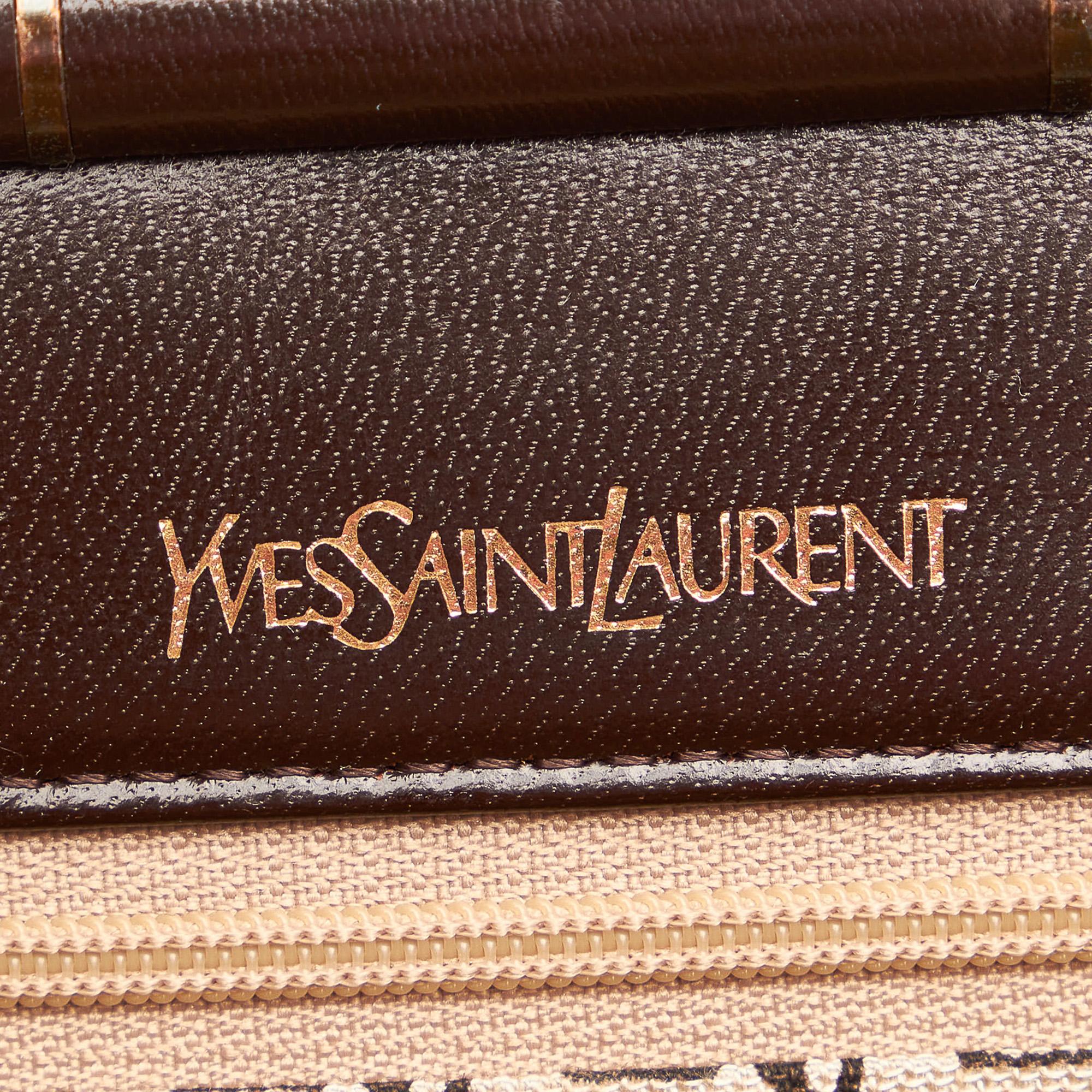 Saint Laurent Chevron Leather Clutch Bag (SHG-29906)