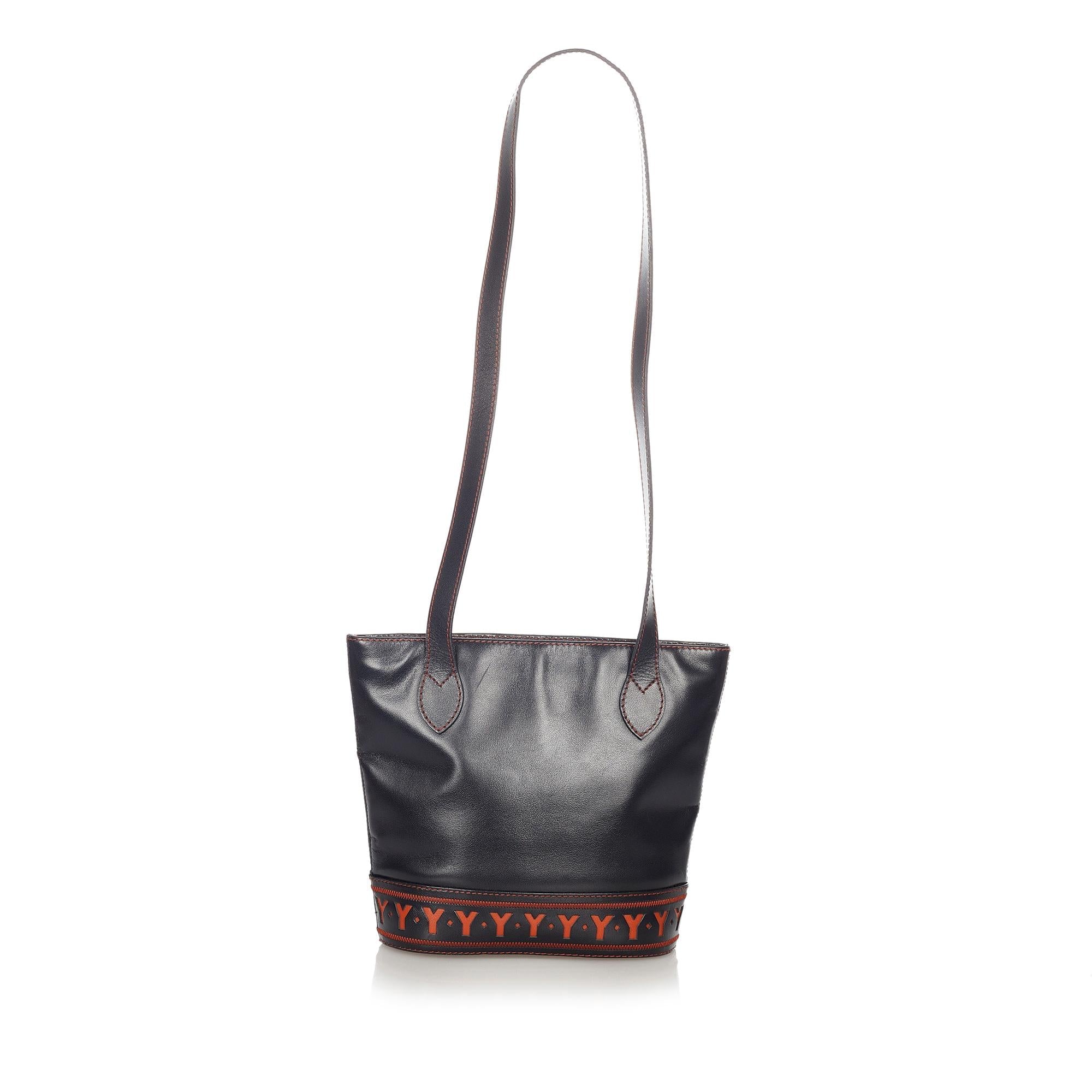 Saint Laurent Leather Shoulder Bag (SHG-23786)