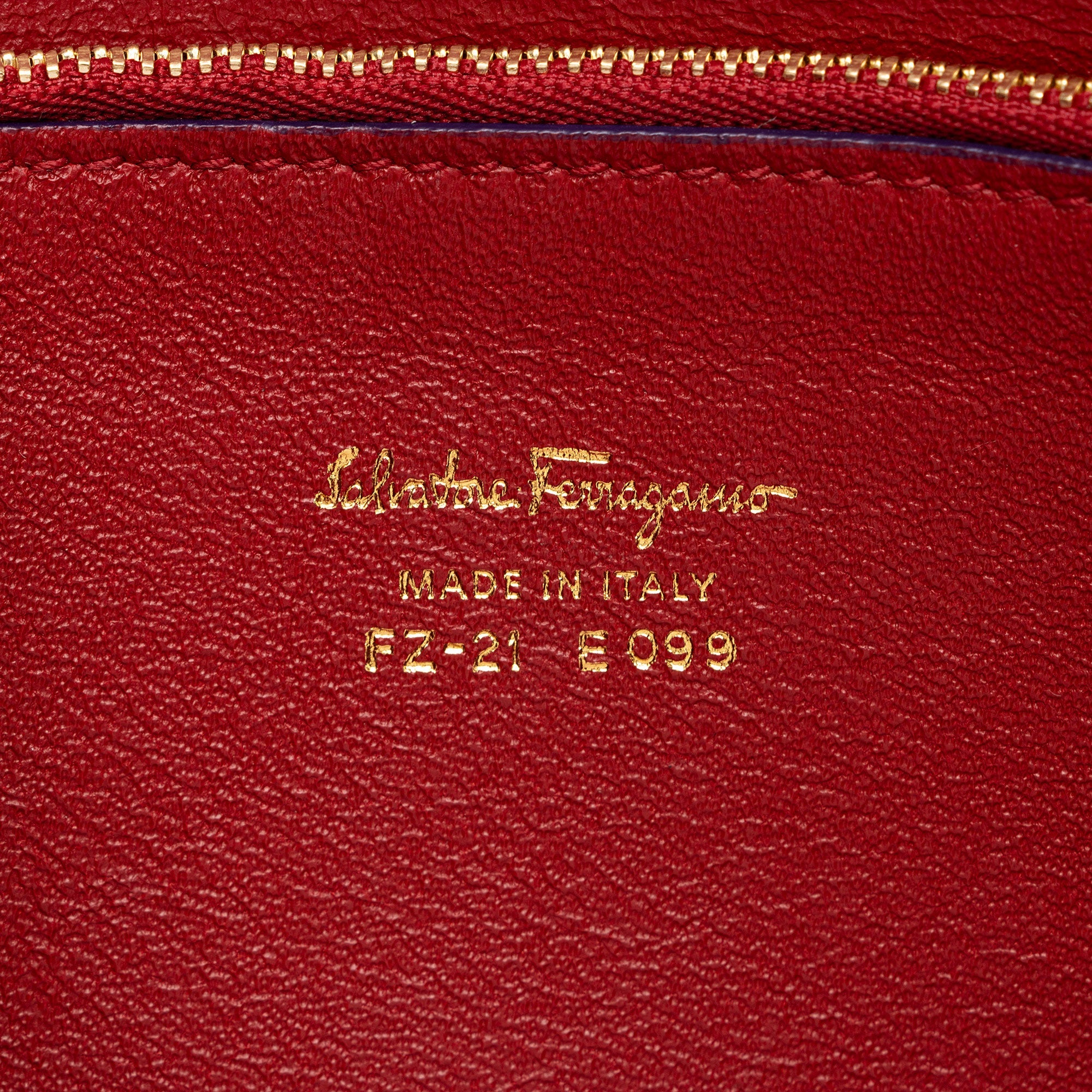 Salvatore Ferragamo Calfskin Aileen Shoulder Bag (SHF-DDDtxg)