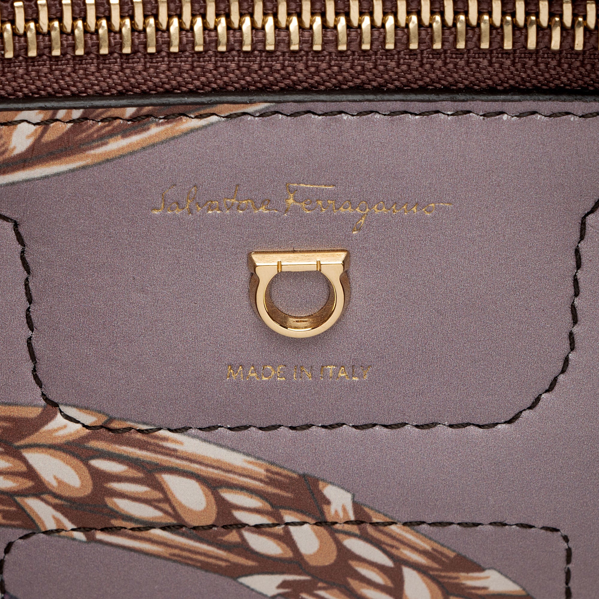 Salvatore Ferragamo Calfskin Amy Mini Tote (SHF-Hzm7kO)