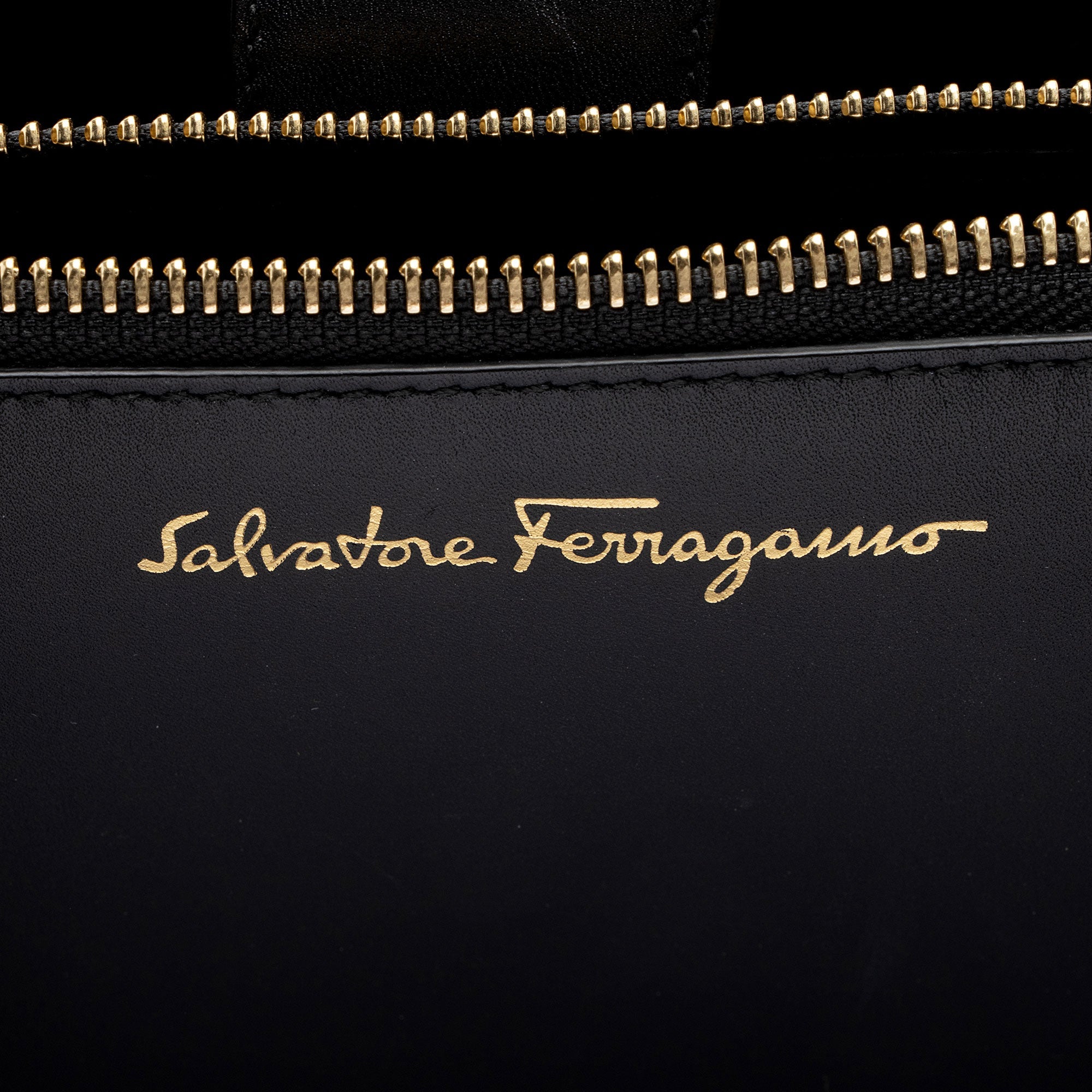 Salvatore Ferragamo Calfskin Gancini Lock Marlene Medium Tote (SHF-UREkYB)
