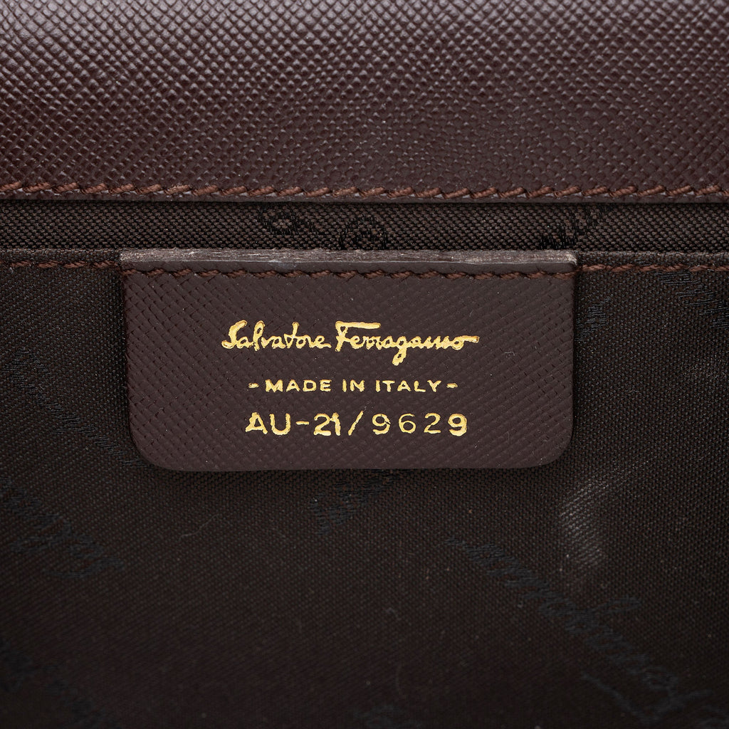 Salvatore Ferragamo Calfskin Gancini Wallet on Chain (SHF-lKM4sE)