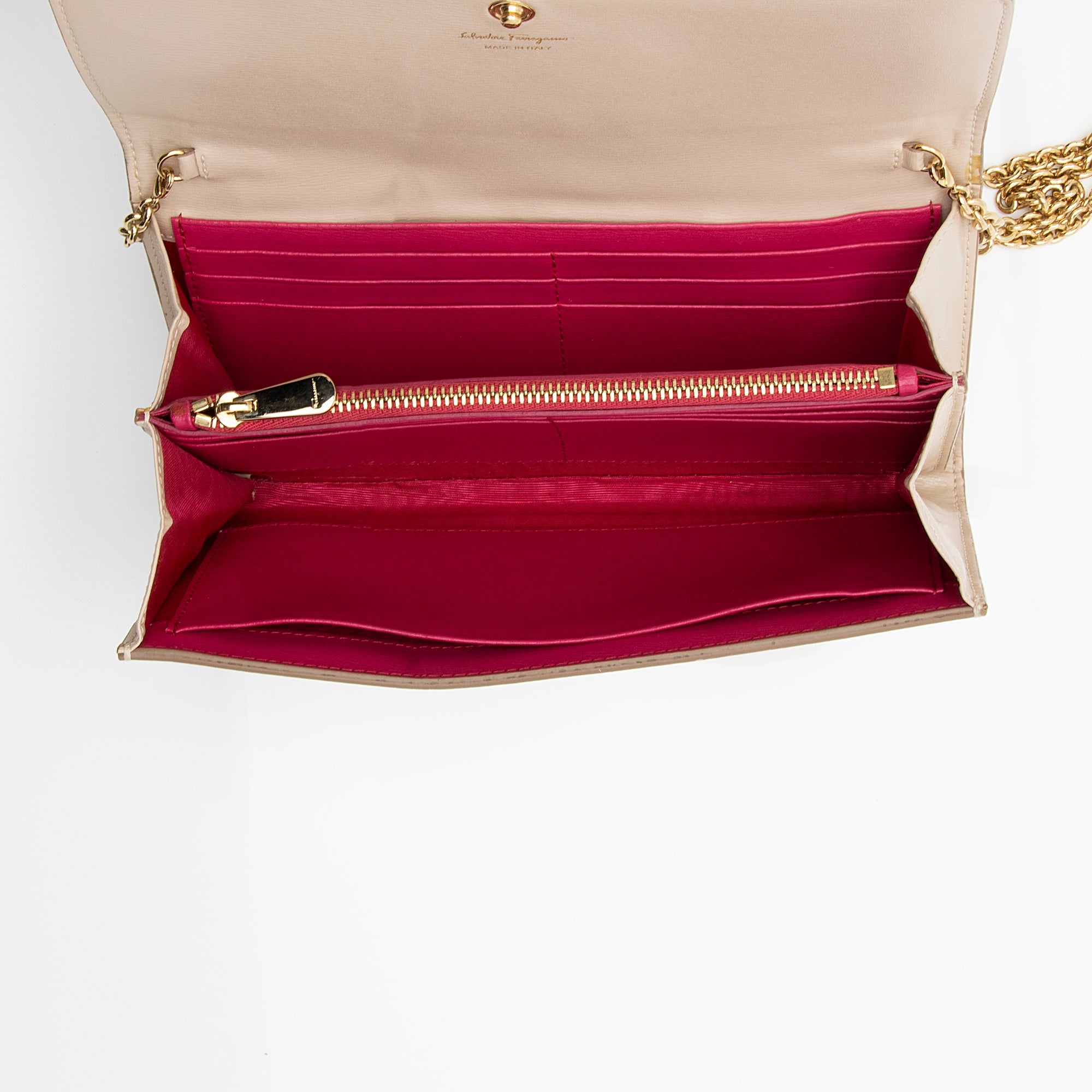 Salvatore Ferragamo Smooth Calfskin Gancio Chain Wallet (SHF-23747)