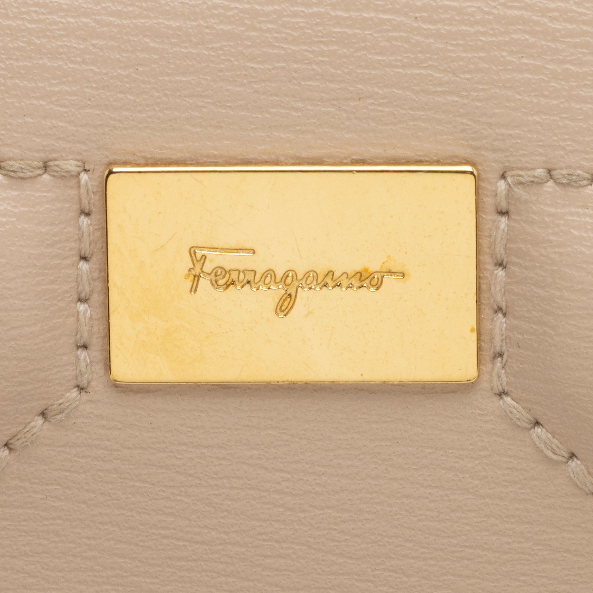 Salvatore Ferragamo Smooth Calfskin Gancio Chain Wallet (SHF-23747)