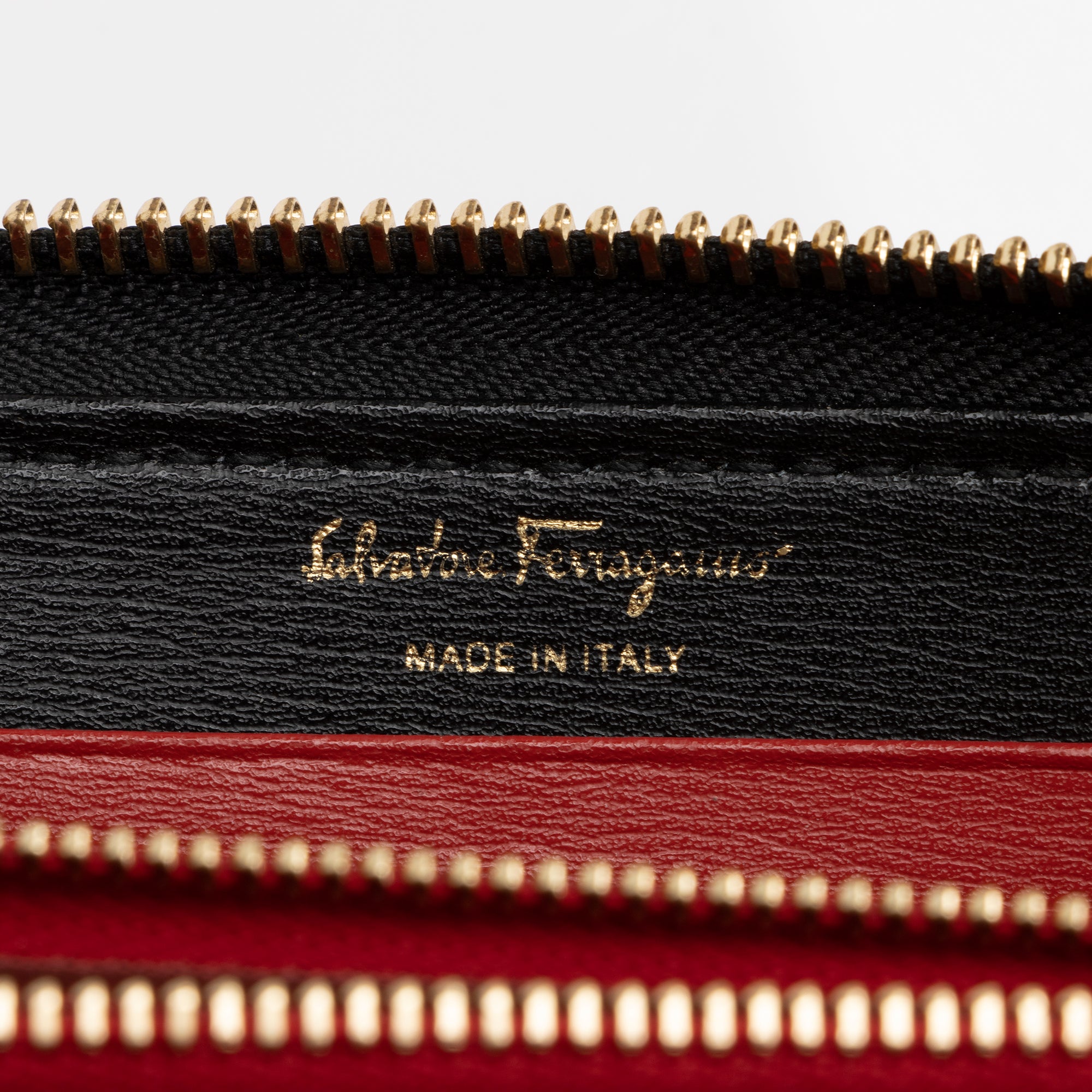 Salvatore Ferragamo Smooth Calfskin Gancio Zip Around Continental Wallet (SHF-9rd3fI)