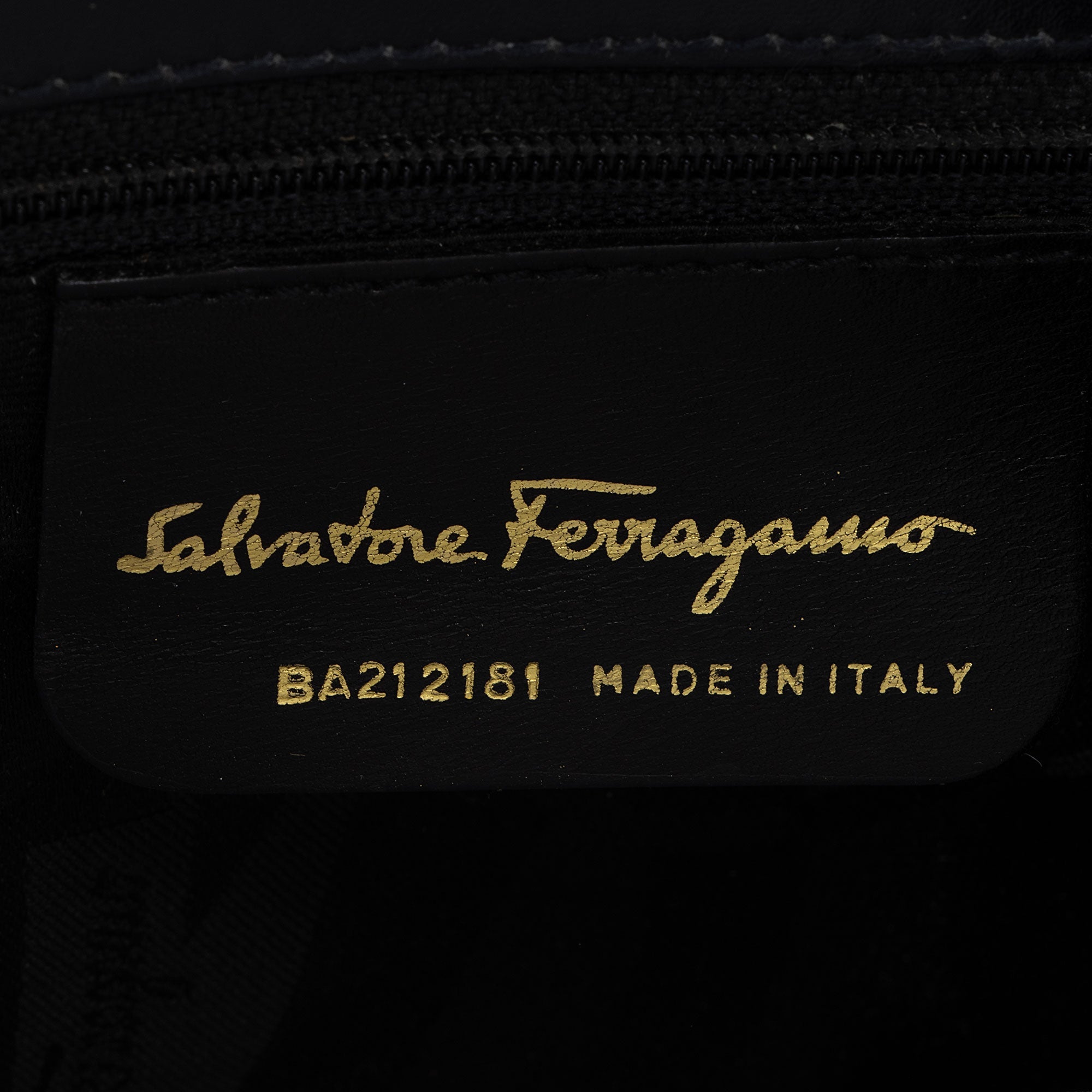 Salvatore Ferragamo Vintage Calfskin Gancini Top Handle (SHF-MXCzTv)
