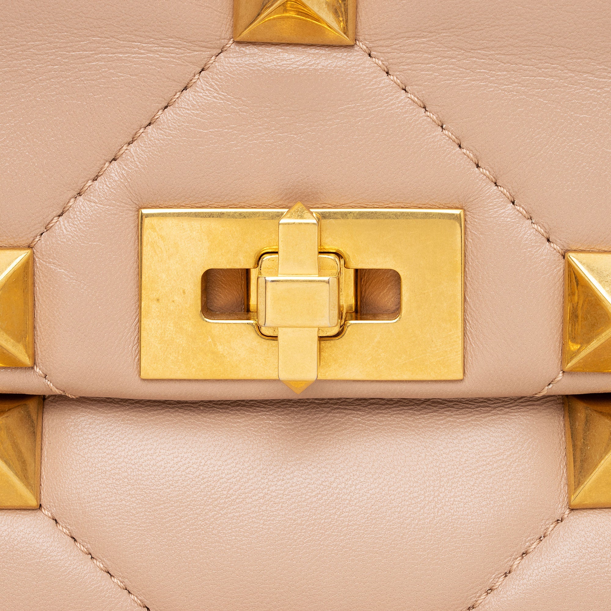 Valentino Calfskin Roman Stud Medium Shoulder Bag (SHF-SYRDK3)