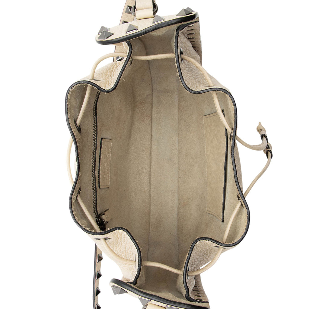 Valentino Grained Calfskin Rockstud Bucket Bag (SHF-p43lFi)