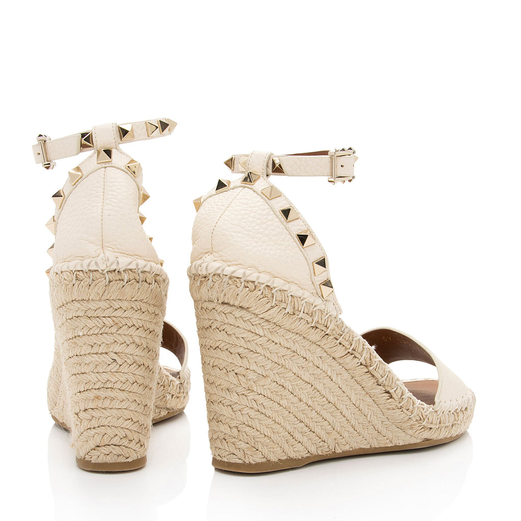Valentino Grainy Calfskin Double Rockstud Wedge Sandals - Size 8 / 38 (SHF-sJMeiu)