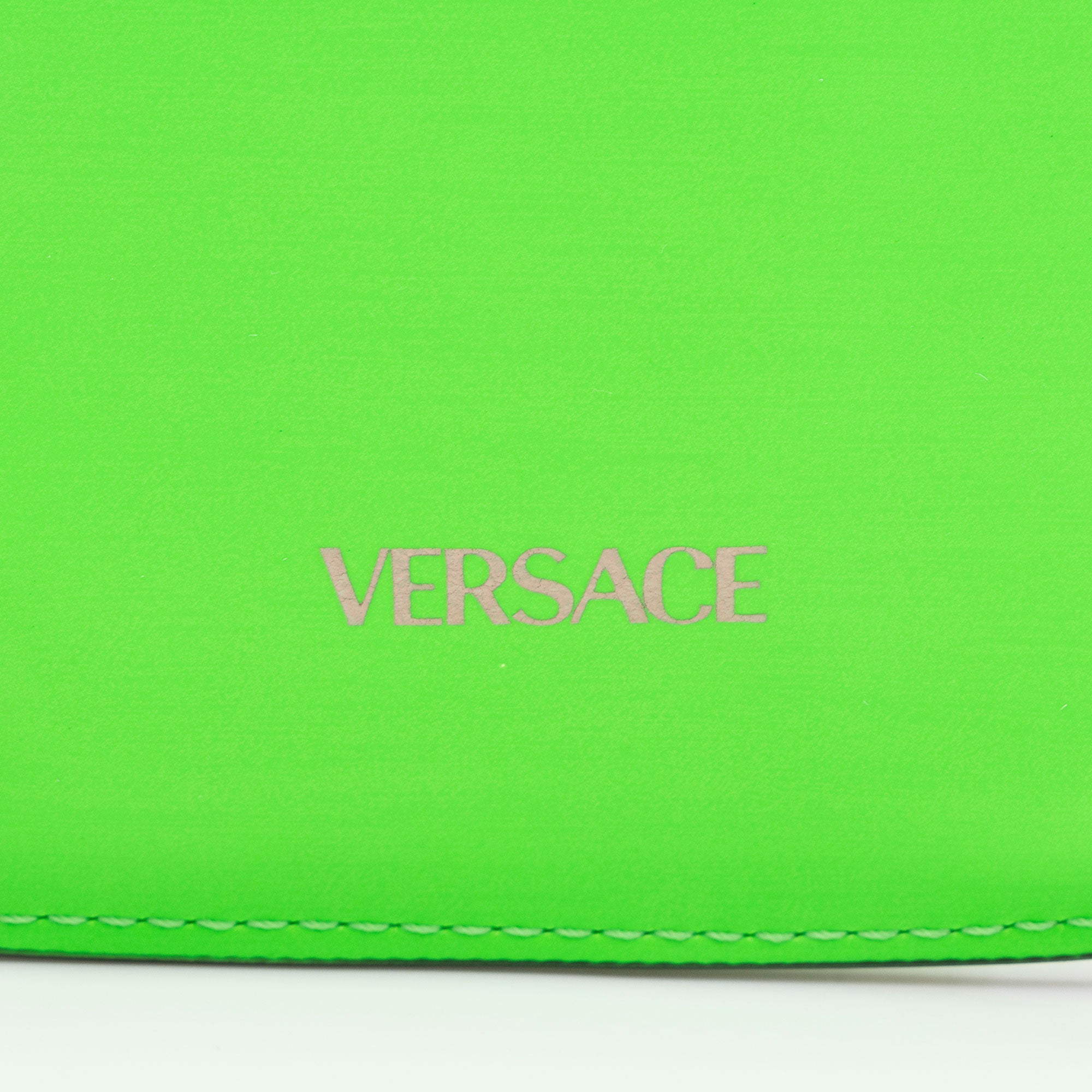 Versace Rubberized Calfskin Medusa Key Pouch (SHF-Mt3lcU)