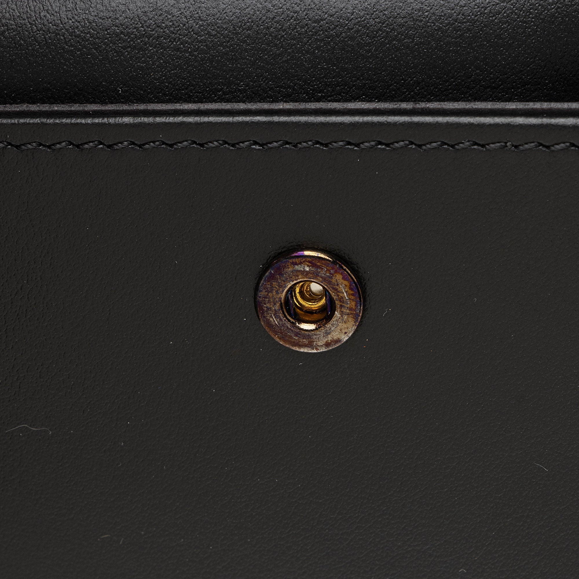 Versace Rubberized Calfskin Medusa Zip Bi-Fold Wallet (SHF-WKnEPa)