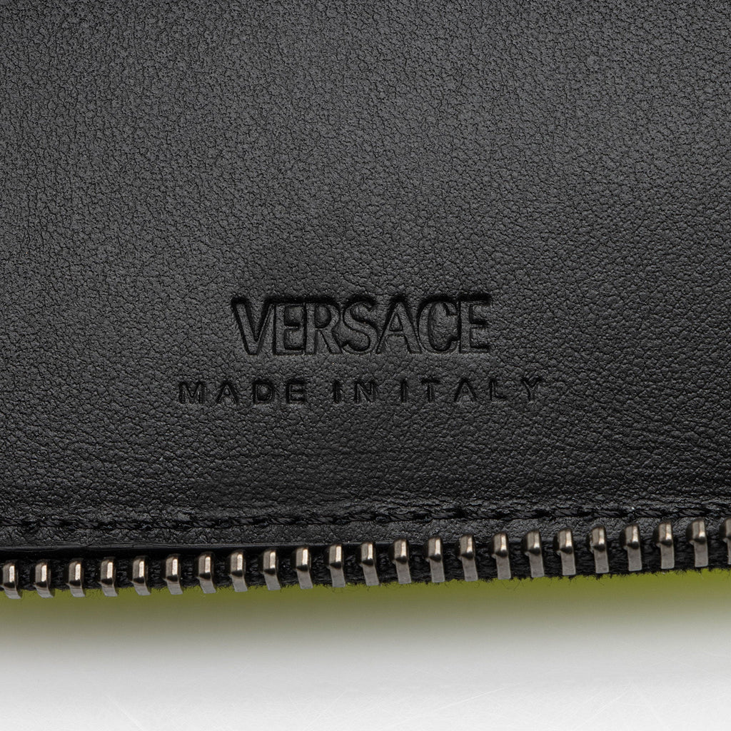 Versace Rubberized Calfskin Medusa Zip Bi-Fold Wallet (SHF-WKnEPa)
