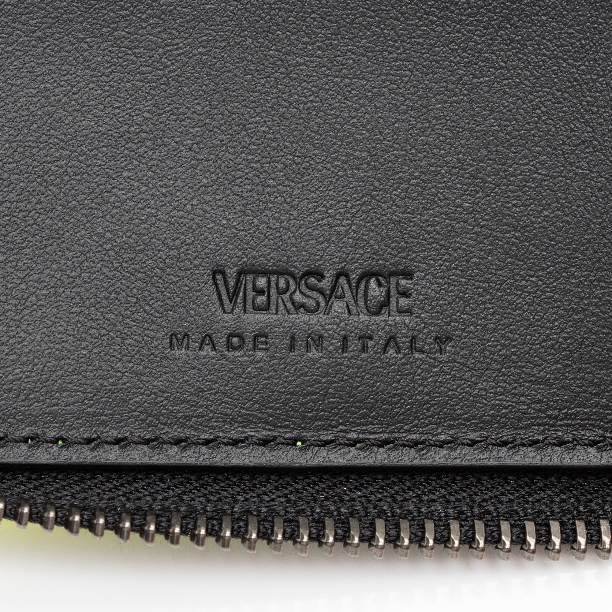 Versace Rubberized Calfskin Medusa Zip Bi-Fold Wallet (SHF-j7XkMO)