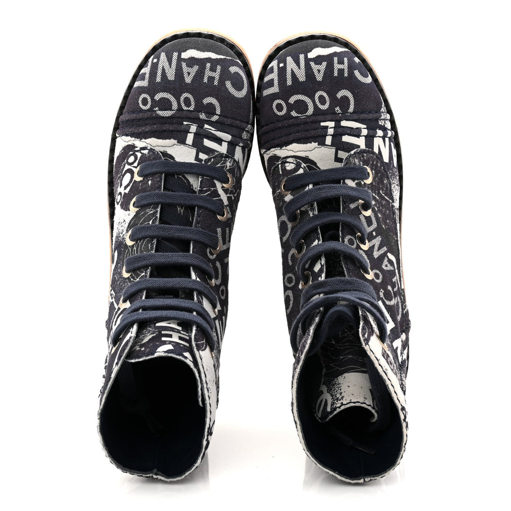 Chanel Suede Calfskin Printed CC 31 Rue Cambon Lace Up Combat Boots 36 White Navy