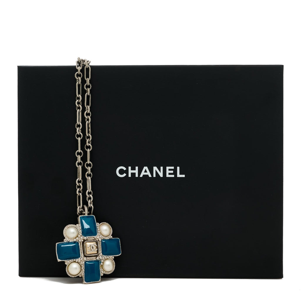 Chanel Gripoix Poured Glass Pearl CC Pendant Necklace Turquoise Silver